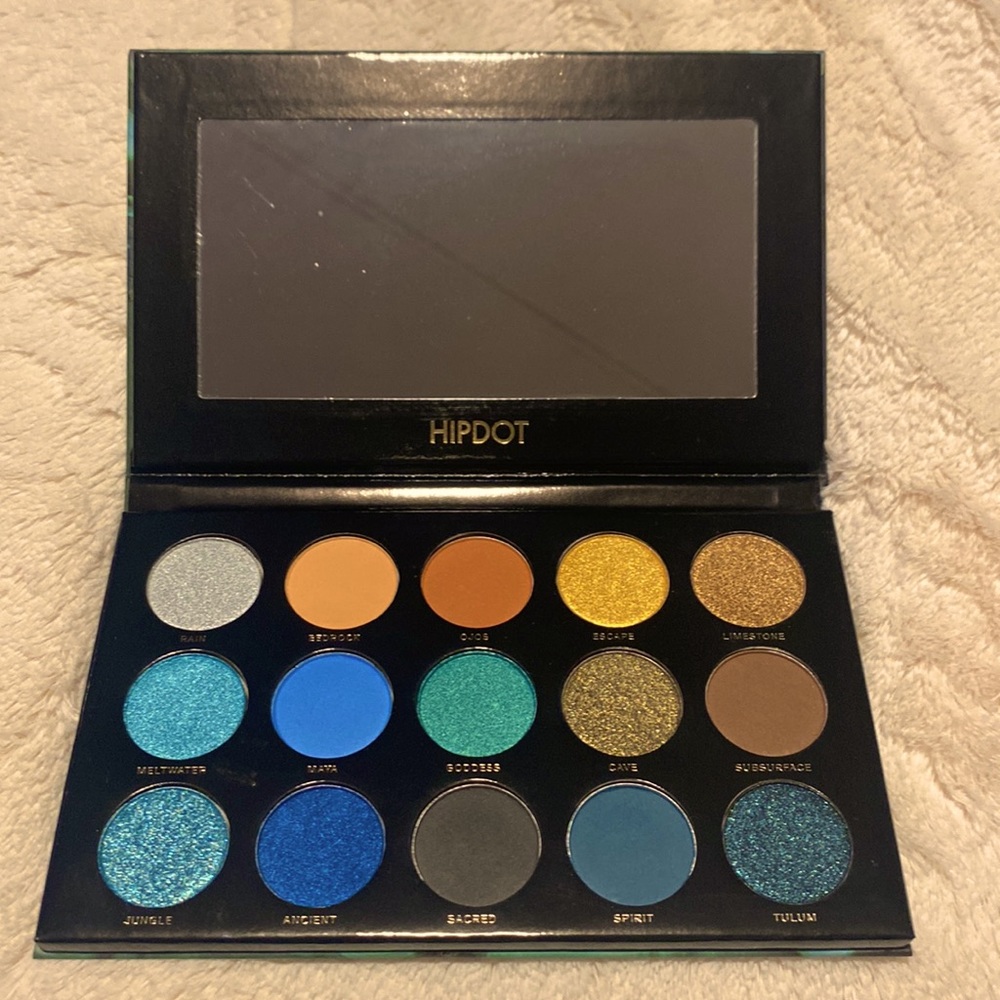 12 COLOR PALLETTE NEW IN BOX
